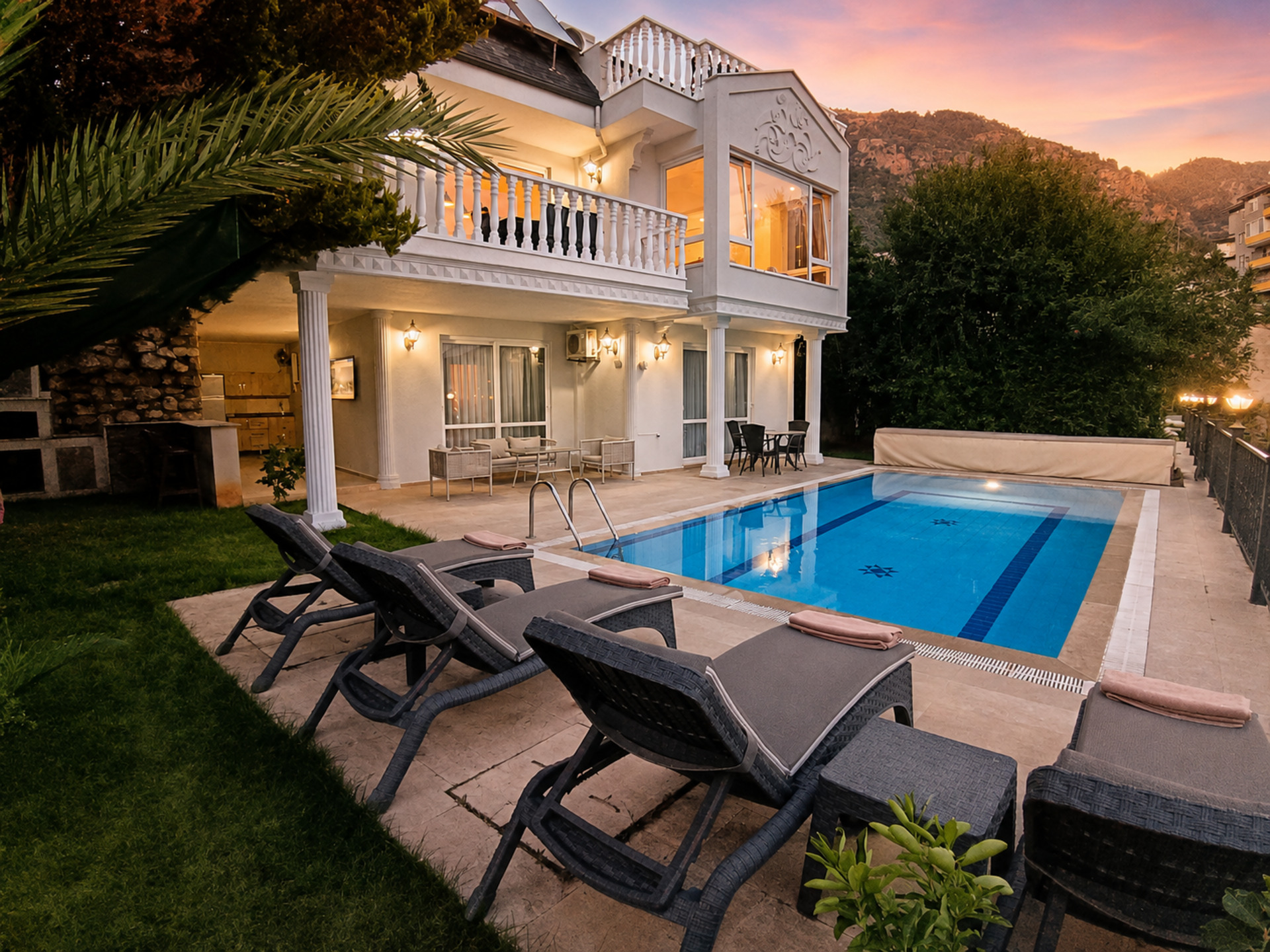 5 Star Villa Harmony – Sea & Mountain Escape