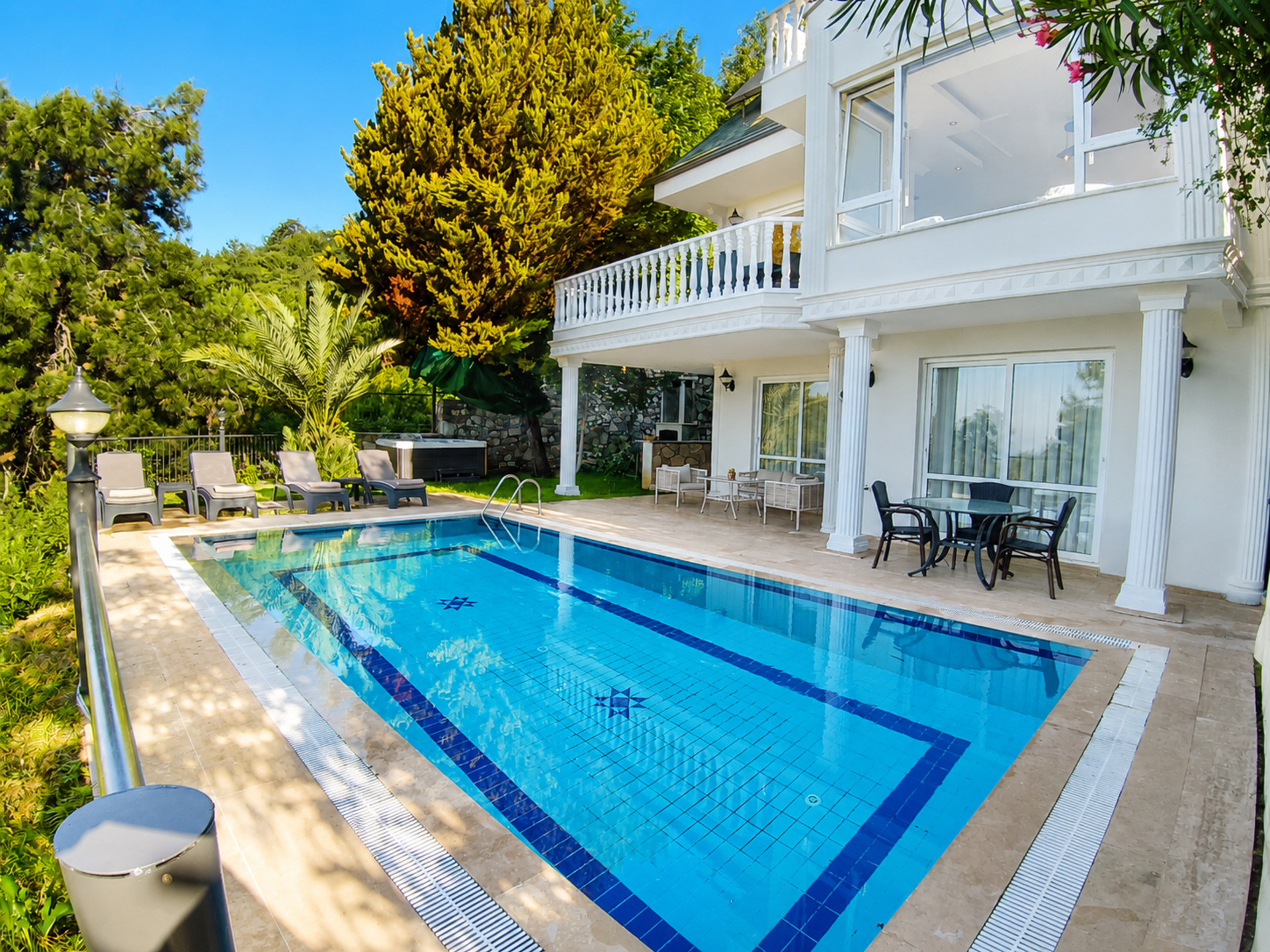 5 Star Villa Harmony – Sea & Mountain Escape