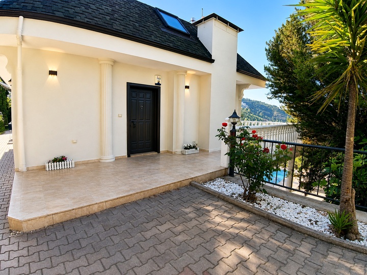 5 Star Villa Harmony – Sea & Mountain Escape