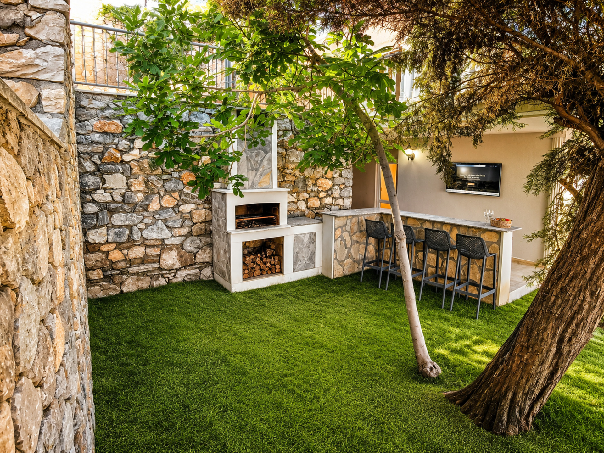 5 Star Villa Harmony – Sea & Mountain Escape