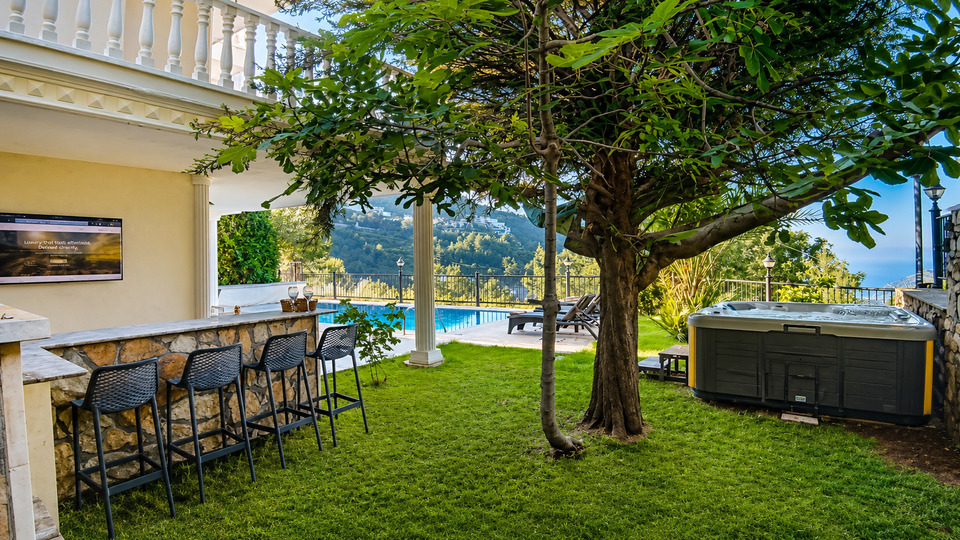5 Star Villa Harmony – Sea & Mountain Escape