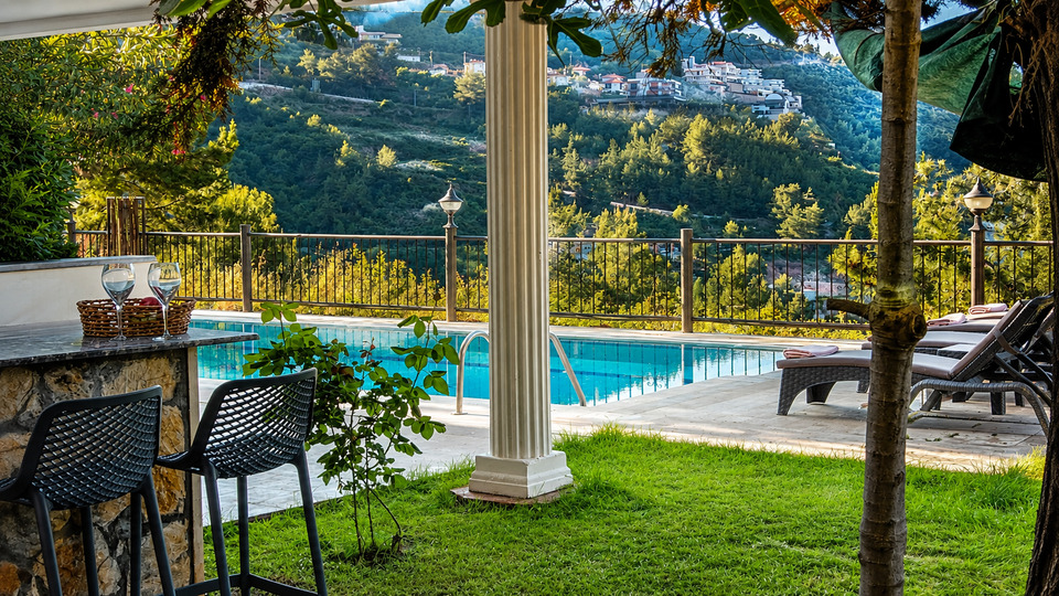 5 Star Villa Harmony – Sea & Mountain Escape
