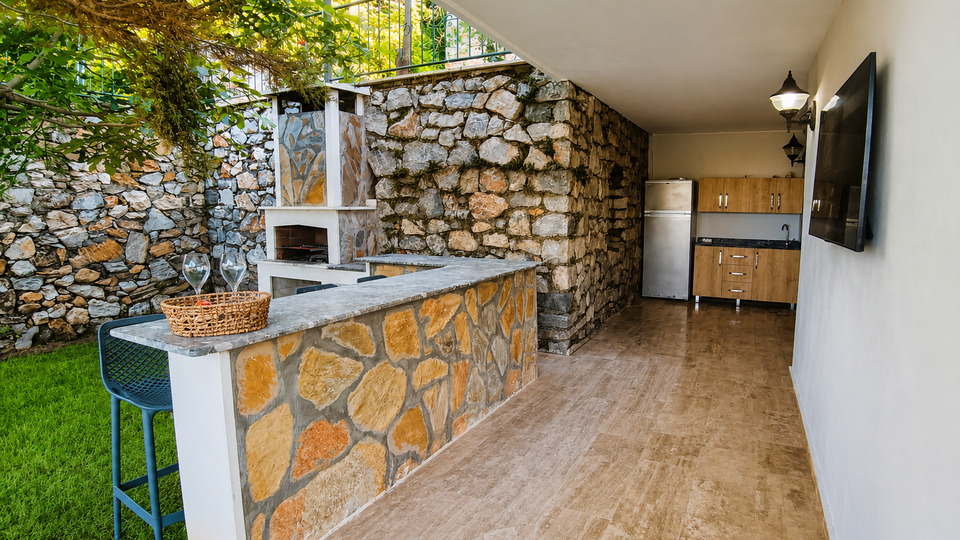 5 Star Villa Harmony – Sea & Mountain Escape