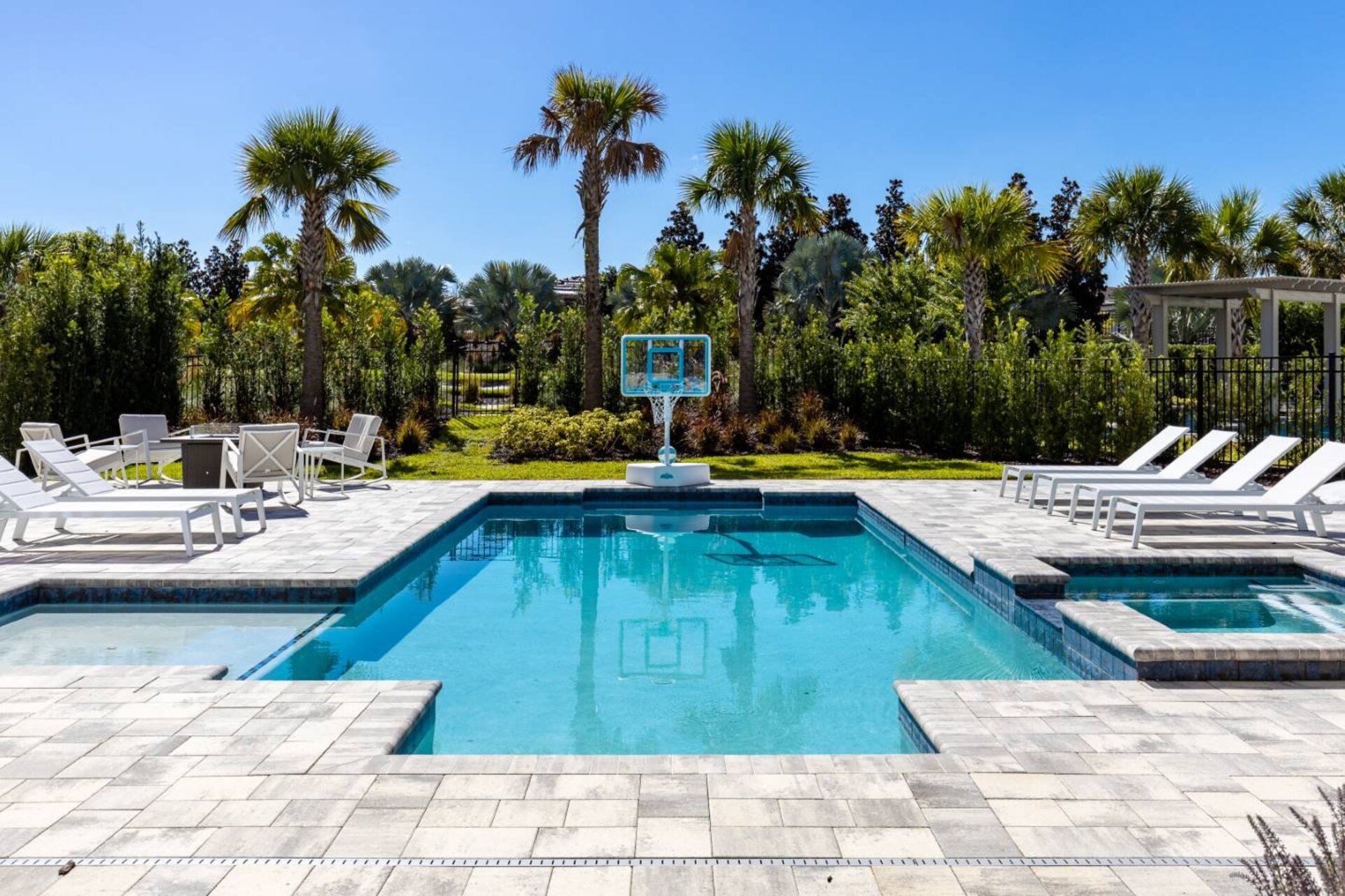 5 Star Villa Aurelius – A Golden Grand Residence