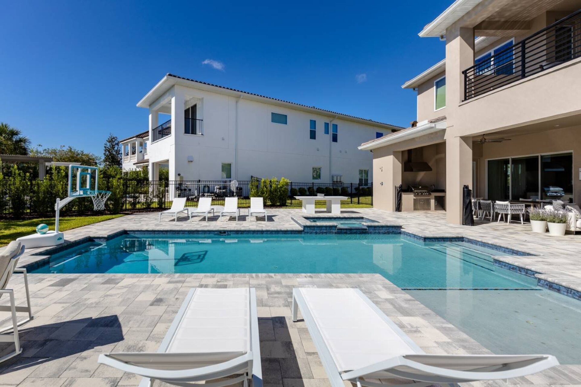 5 Star Villa Aurelius – A Golden Grand Residence