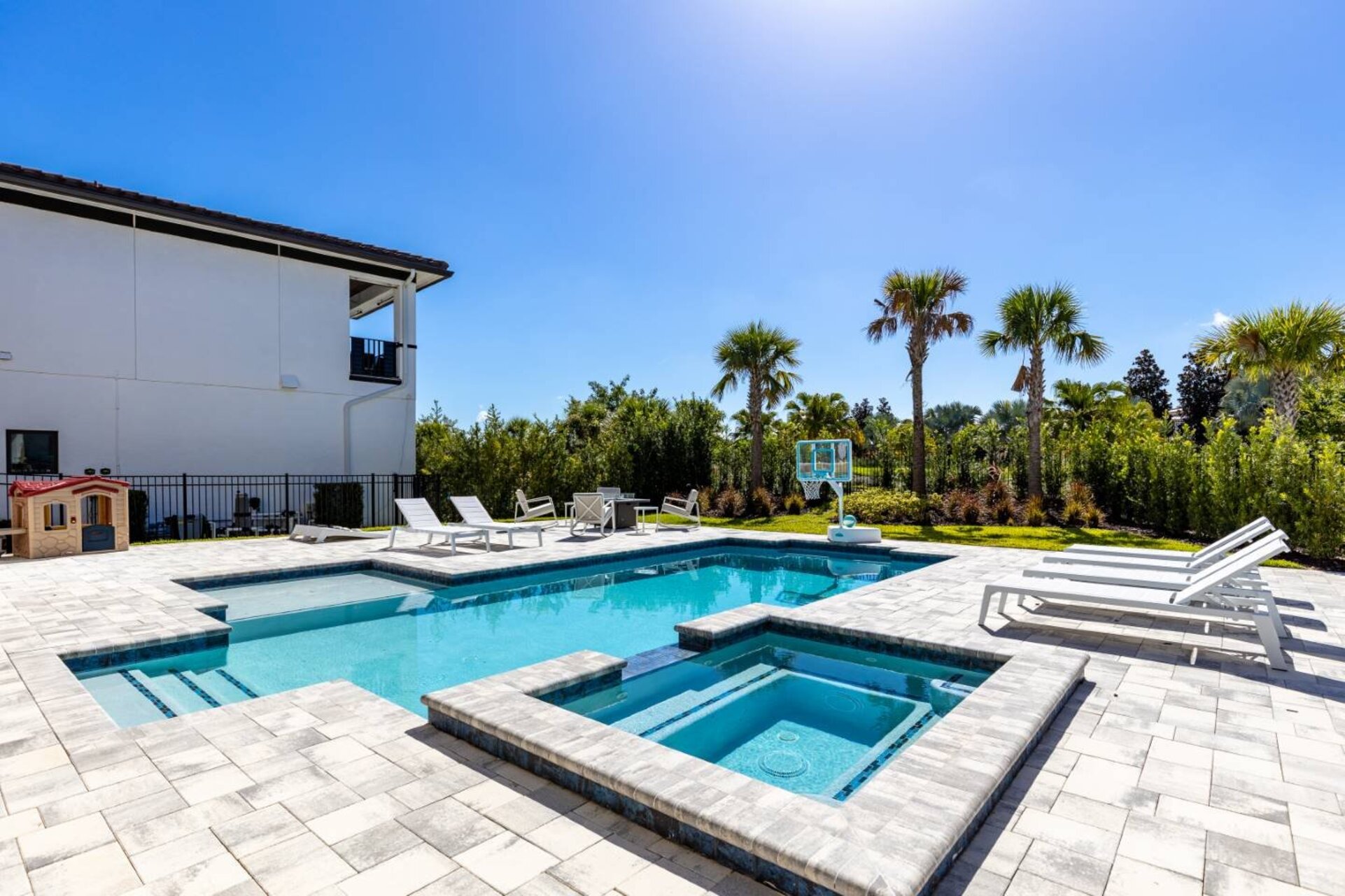 5 Star Villa Aurelius – A Golden Grand Residence