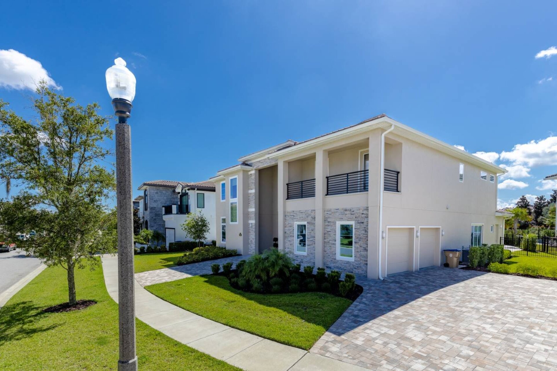 5 Star Villa Aurelius – A Golden Grand Residence