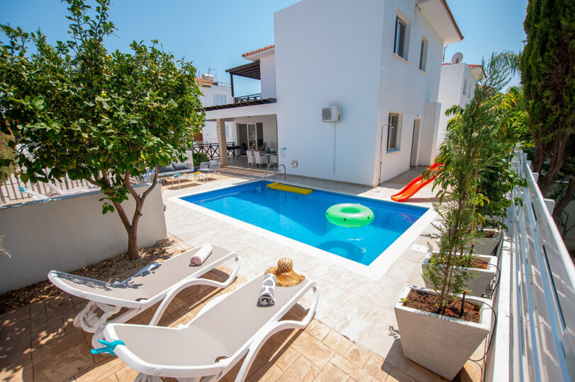 Renting a Luxury 3BR Beach Villa, Famagusta Villa 1020
