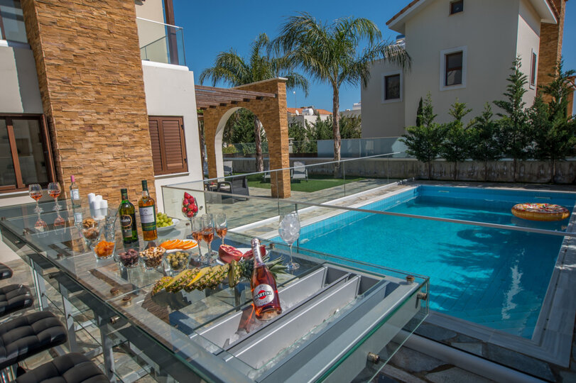 Beautiful Holiday Villa Minutes from Beaches, Famagusta Villa 1021, Ayia Napa, Cyprus