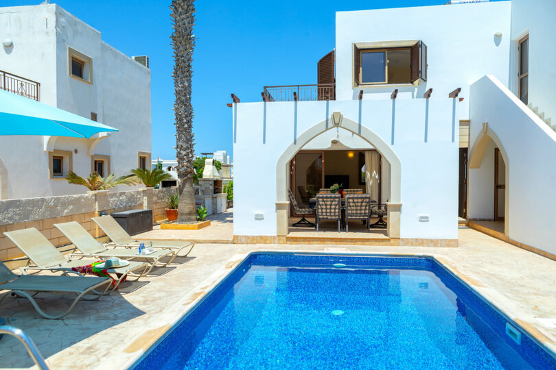 Luxury 4BR Beach Villa Rental, Famagusta Villa 1022