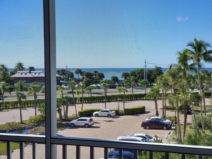 5 Star Condo in one of the most Prestigious Areas in Bonita Beach, Florida Condo 5955