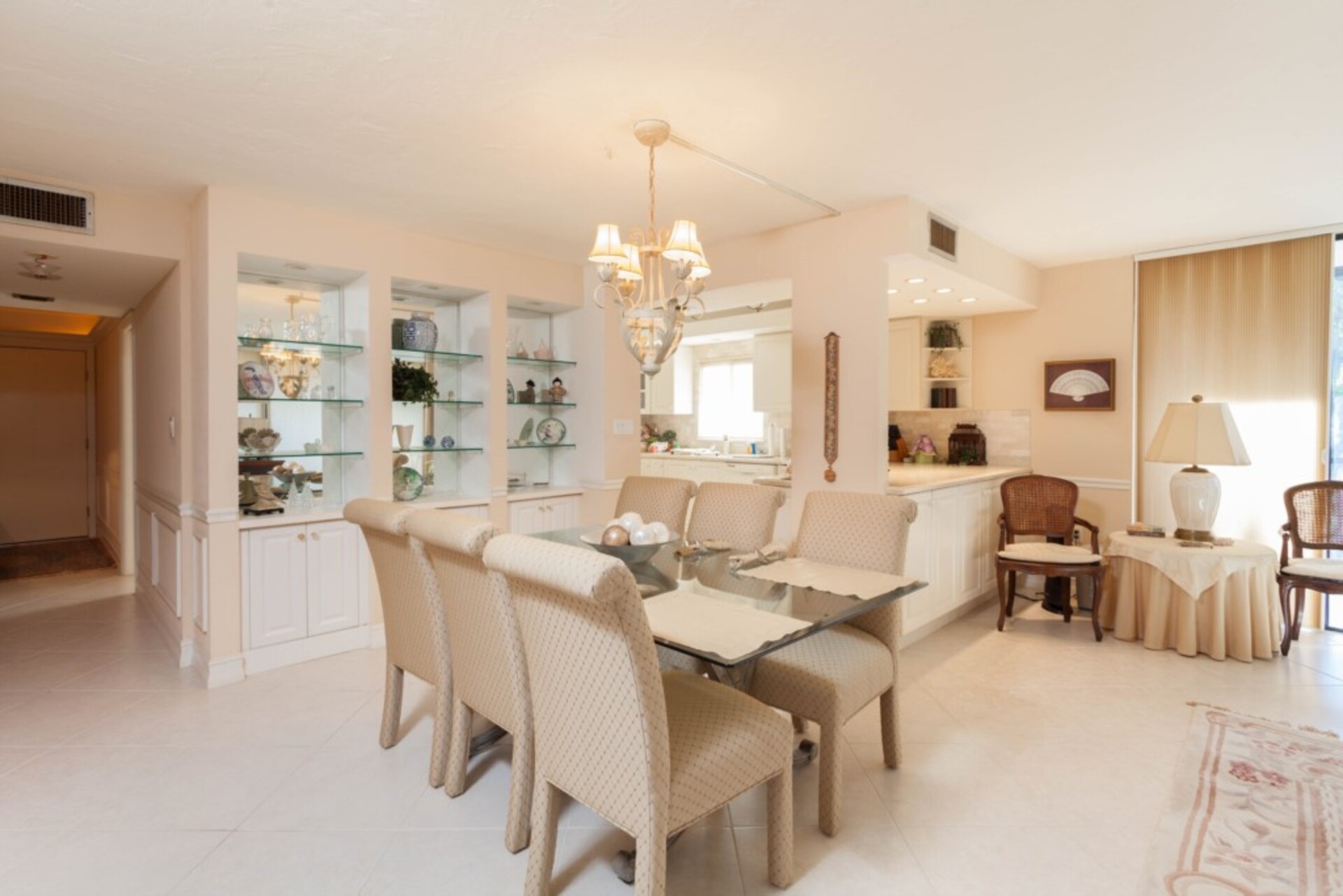 Luxury Contemporary Style Condo on Lee County, Orlando Condo 5852