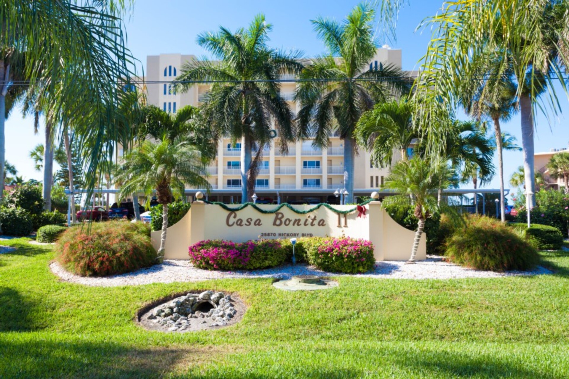 Luxury Contemporary Style Condo on Casa Bonita II, Florida Condo 5930