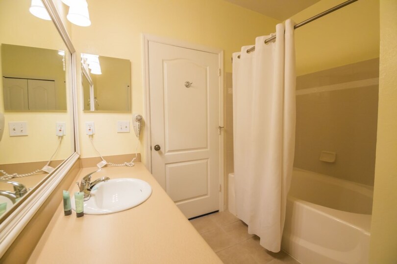 5 Star Condo on Runaway Beach Club, Florida Condo 5988