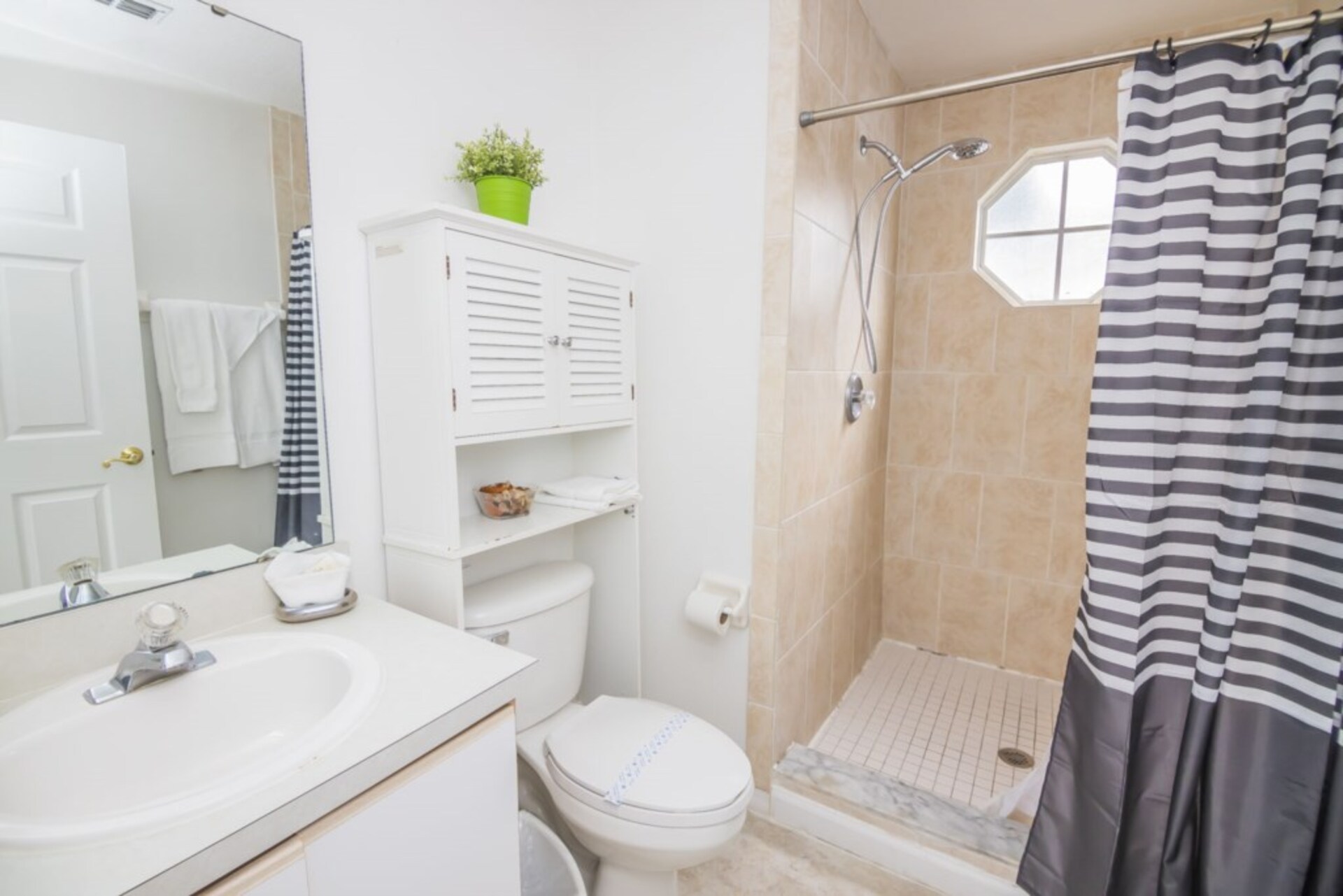 Luxury Contemporary Style Condo on Villas at Island Club, Florida Condo 6017
