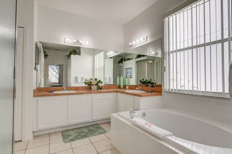 5 Star in one of the most Prestigious Areas in Calabay Parc at Tower Lake, Florida Villa 6117