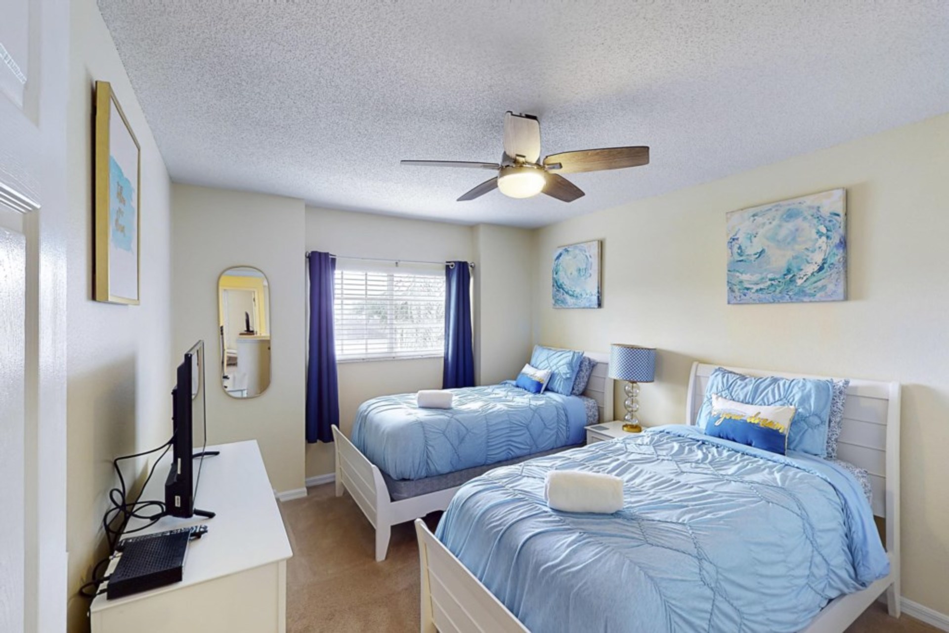 Luxury Contemporary Style Villa on Lake Berkley Resort, Florida Villa 6150