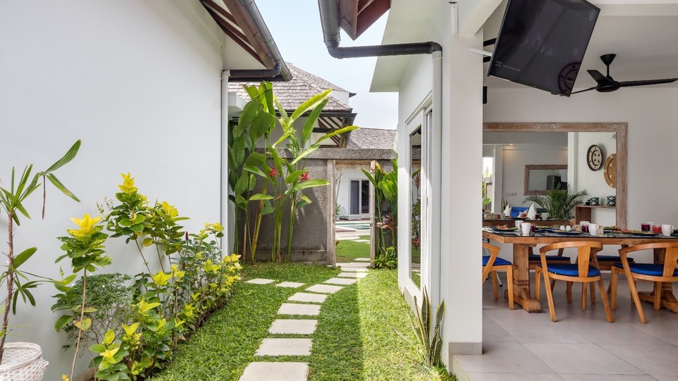 Charming 7BR Villa W/ Pool & Balcony in Bali, Bali villa 2206