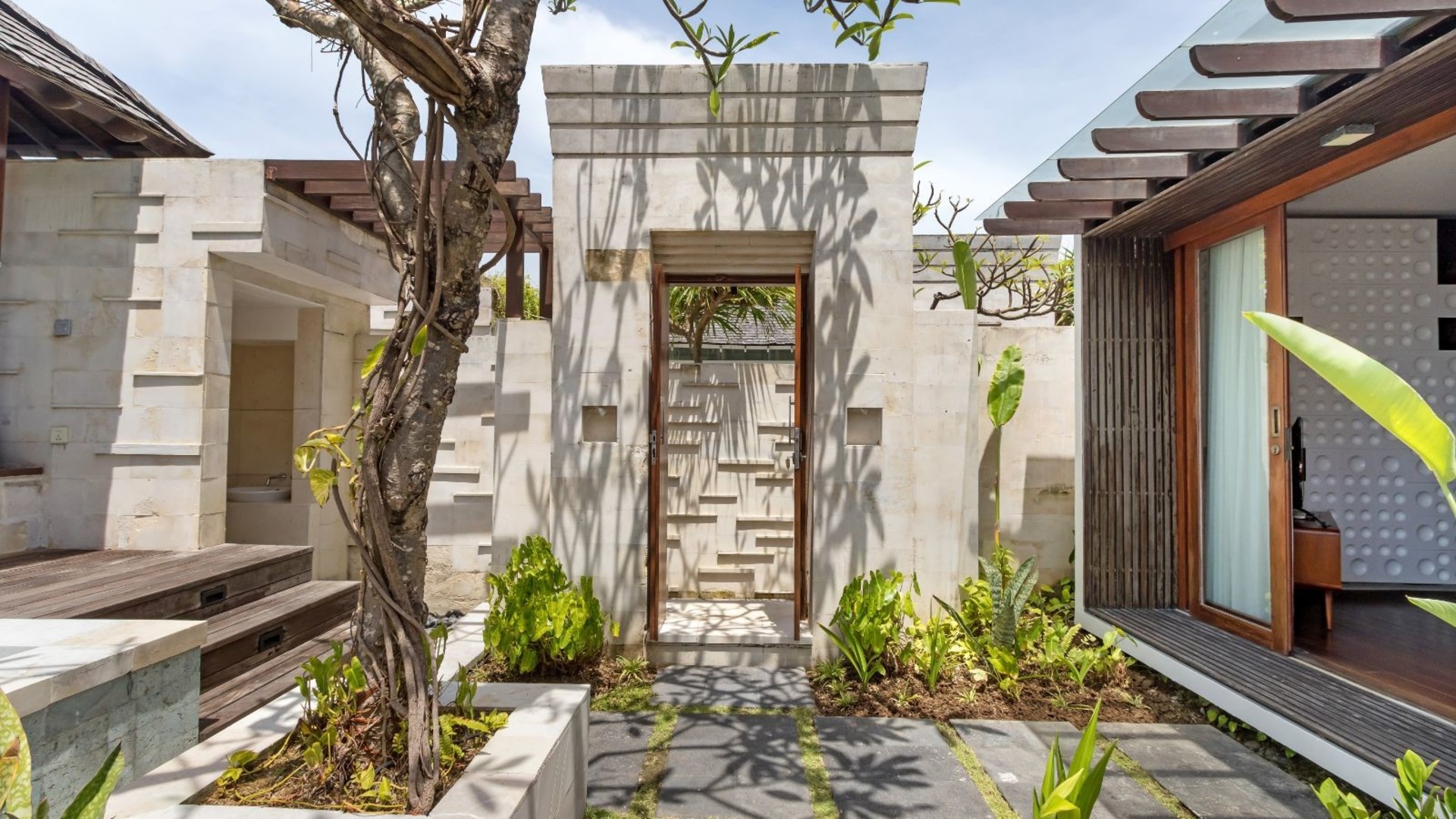 Peaceful 16BR Villa W/ Pool in Bali, Bali Villa 2209