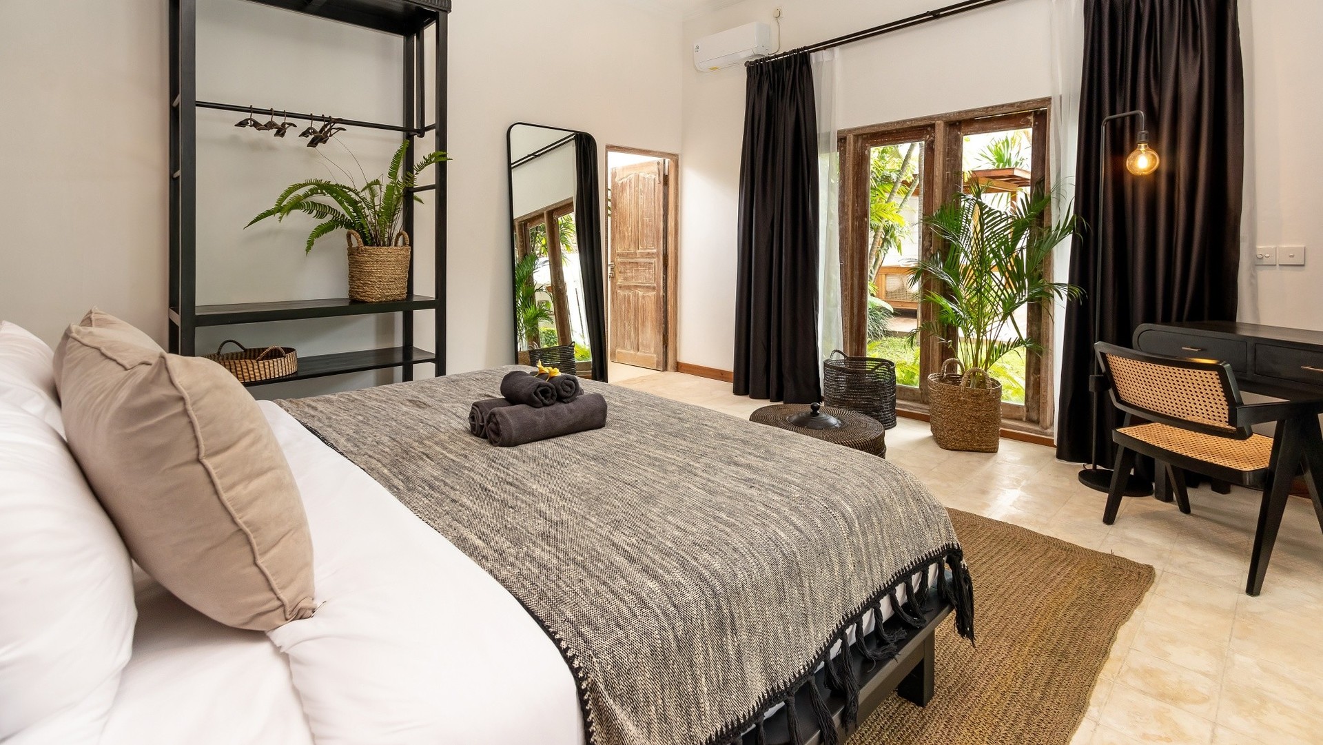 Cozy 4BR Villa with Amazing Pool Area, Bali Villa 2210