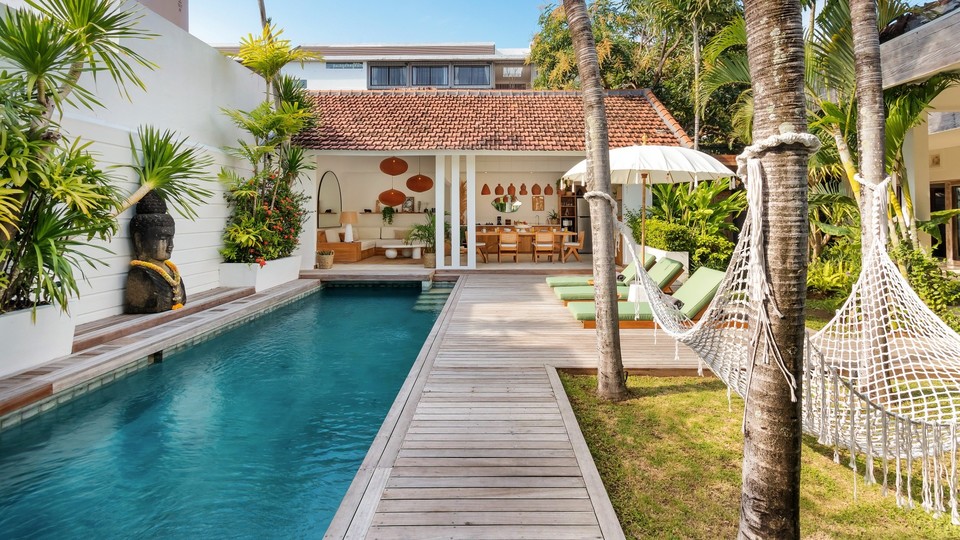Cozy 4BR Villa with Amazing Pool Area, Bali Villa 2210