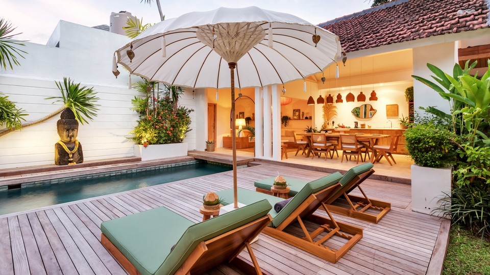 Cozy 4BR Villa with Amazing Pool Area, Bali Villa 2210