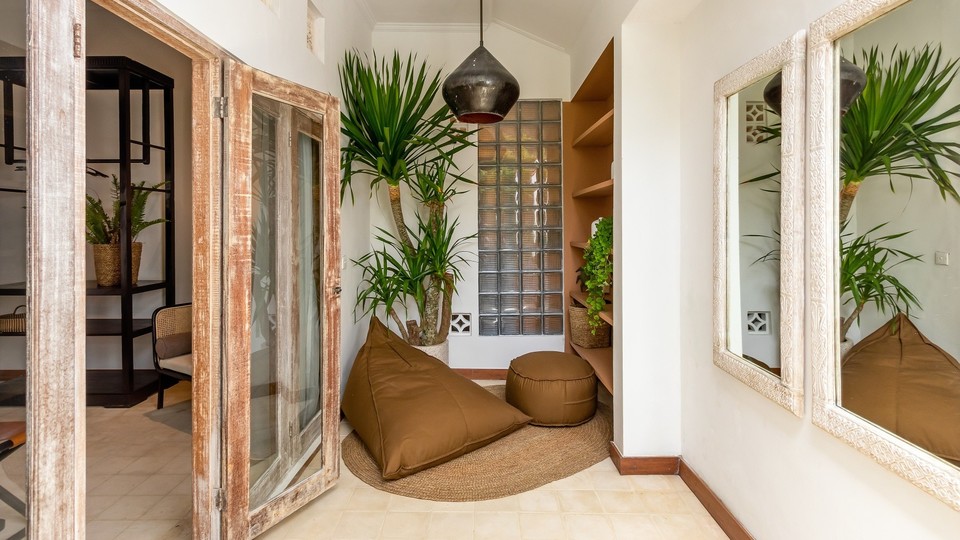 Cozy 4BR Villa with Amazing Pool Area, Bali Villa 2210