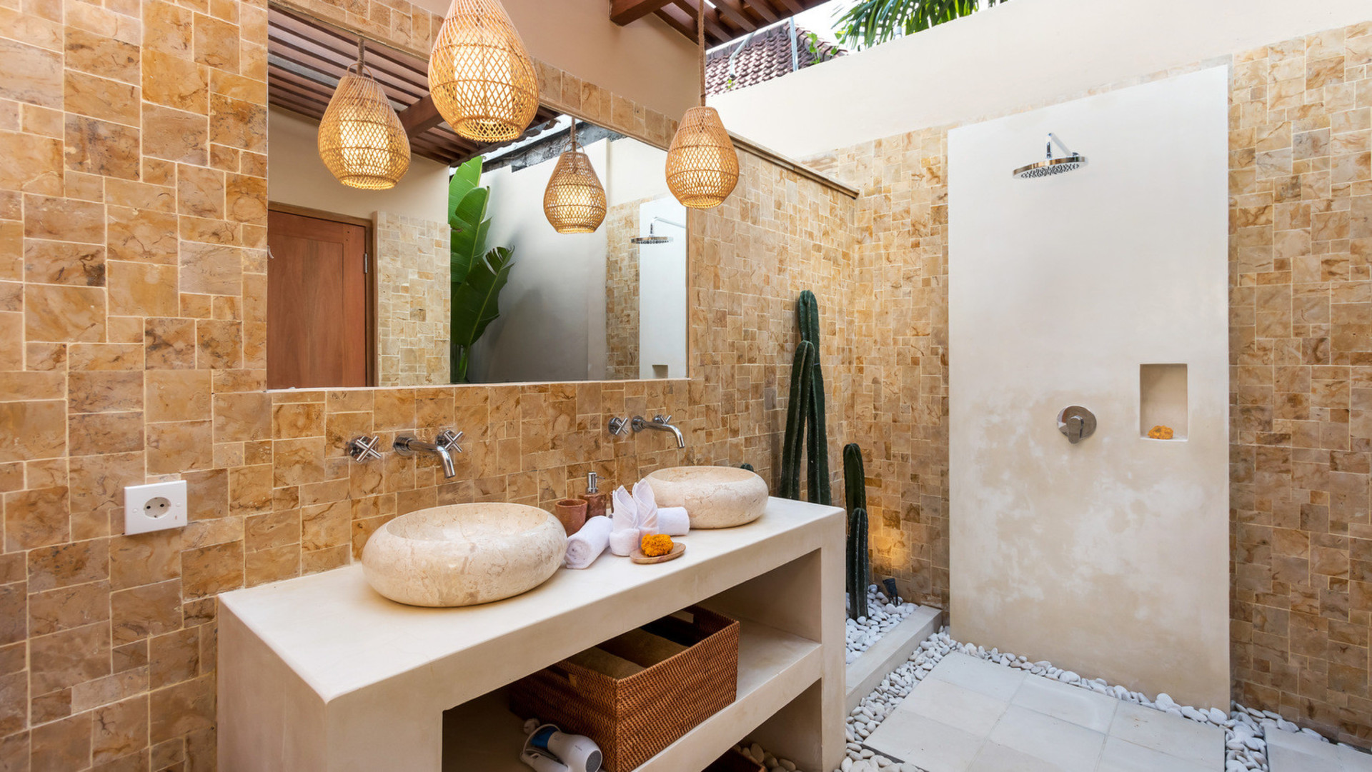Amazing 4BR Villa With Pool in Bali, Bali Villa 2211
