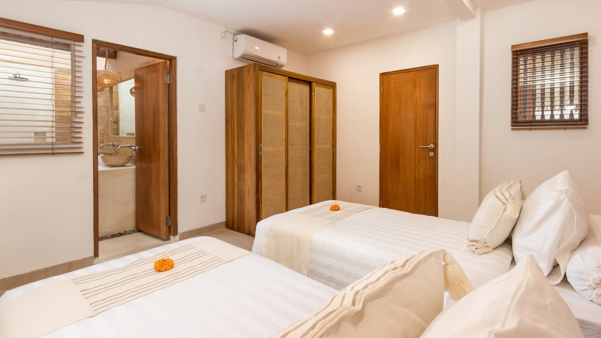 Amazing 4BR Villa With Pool in Bali, Bali Villa 2211