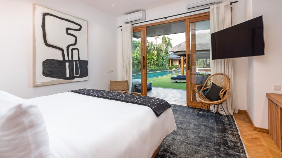 Cheerful 3BR Villa W/ Pool & Garden, Bali Villa 2213