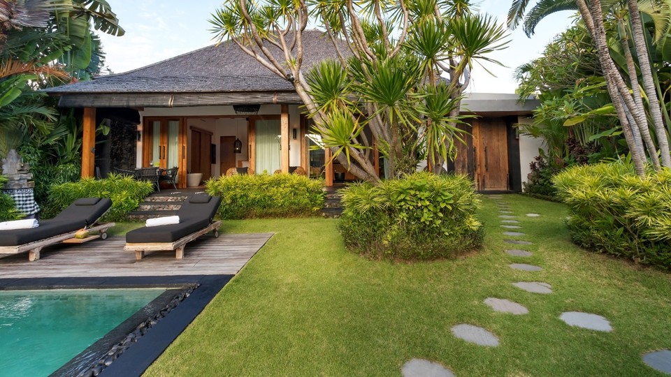 Cheerful 3BR Villa W/ Pool & Garden, Bali Villa 2213