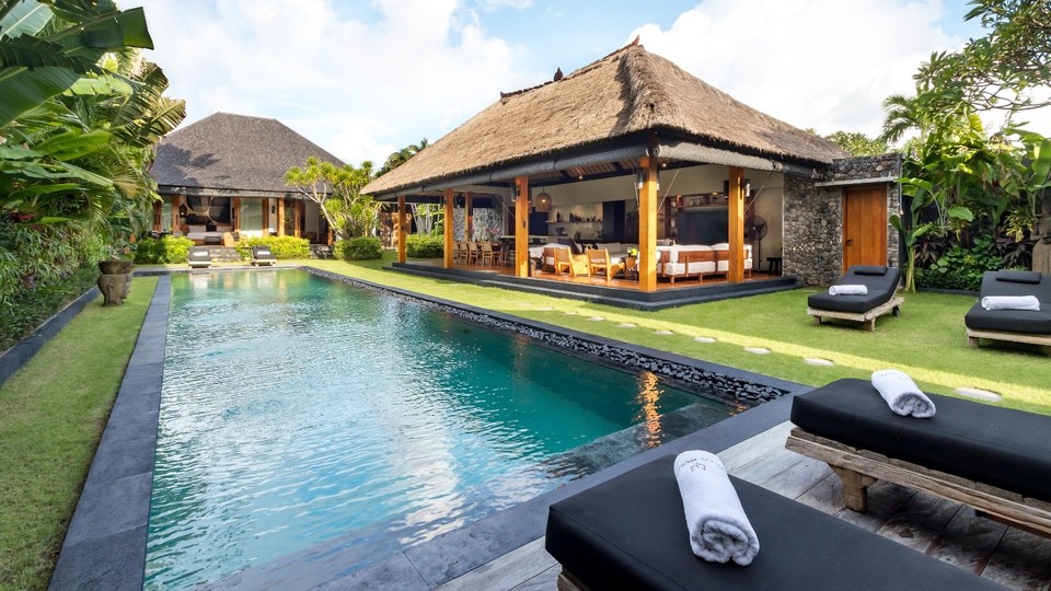 Cheerful 3BR Villa W/ Pool & Garden, Bali Villa 2213, Seminyak, Indonesia