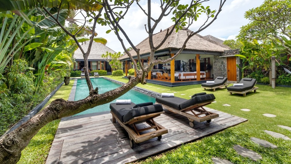 Cheerful 3BR Villa W/ Pool & Garden, Bali Villa 2213