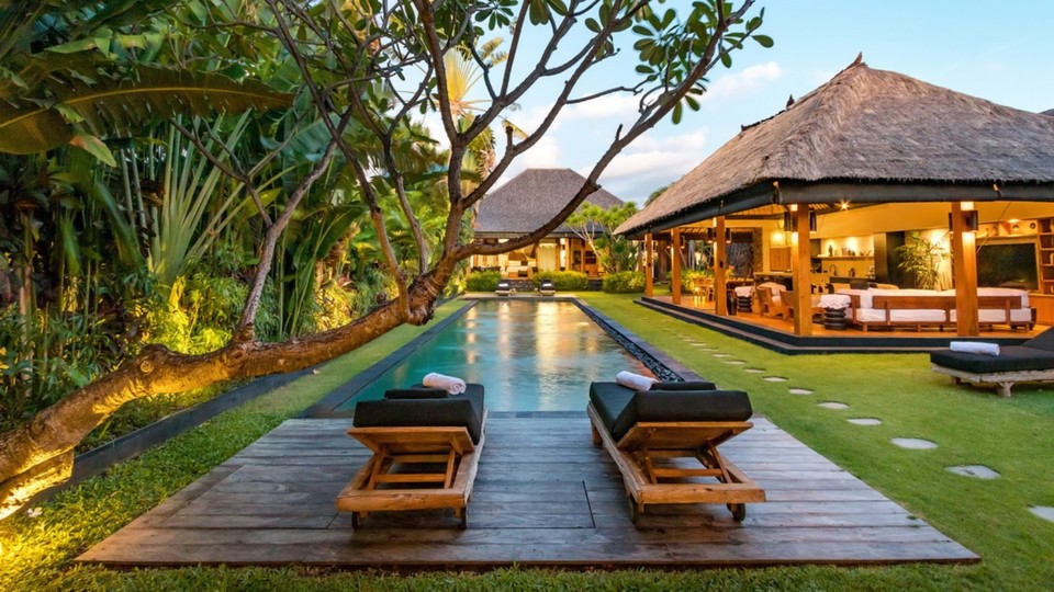 Cheerful 3BR Villa W/ Pool & Garden, Bali Villa 2213