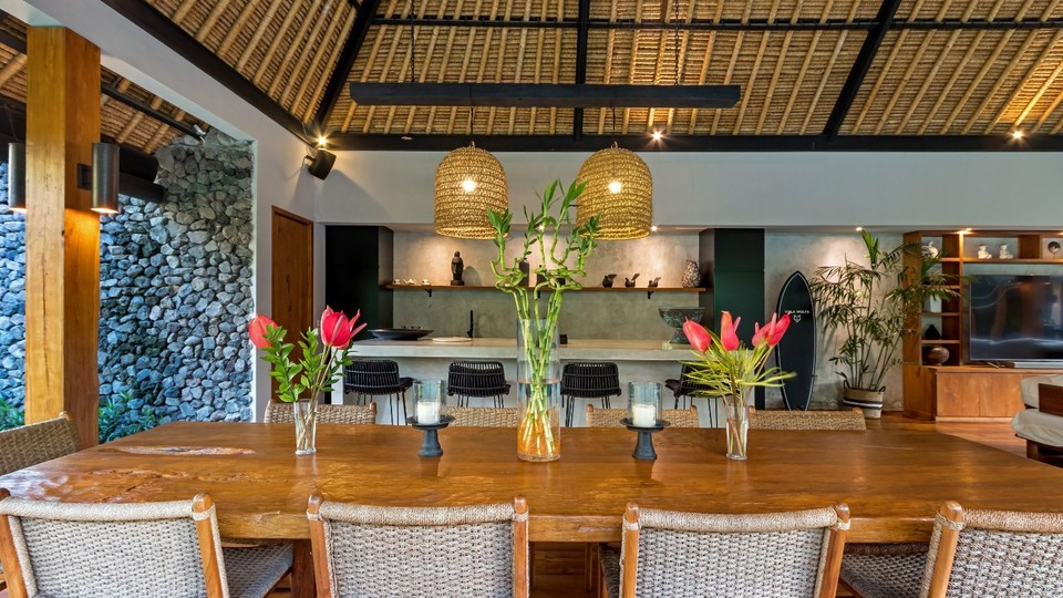 Cheerful 3BR Villa W/ Pool & Garden, Bali Villa 2213