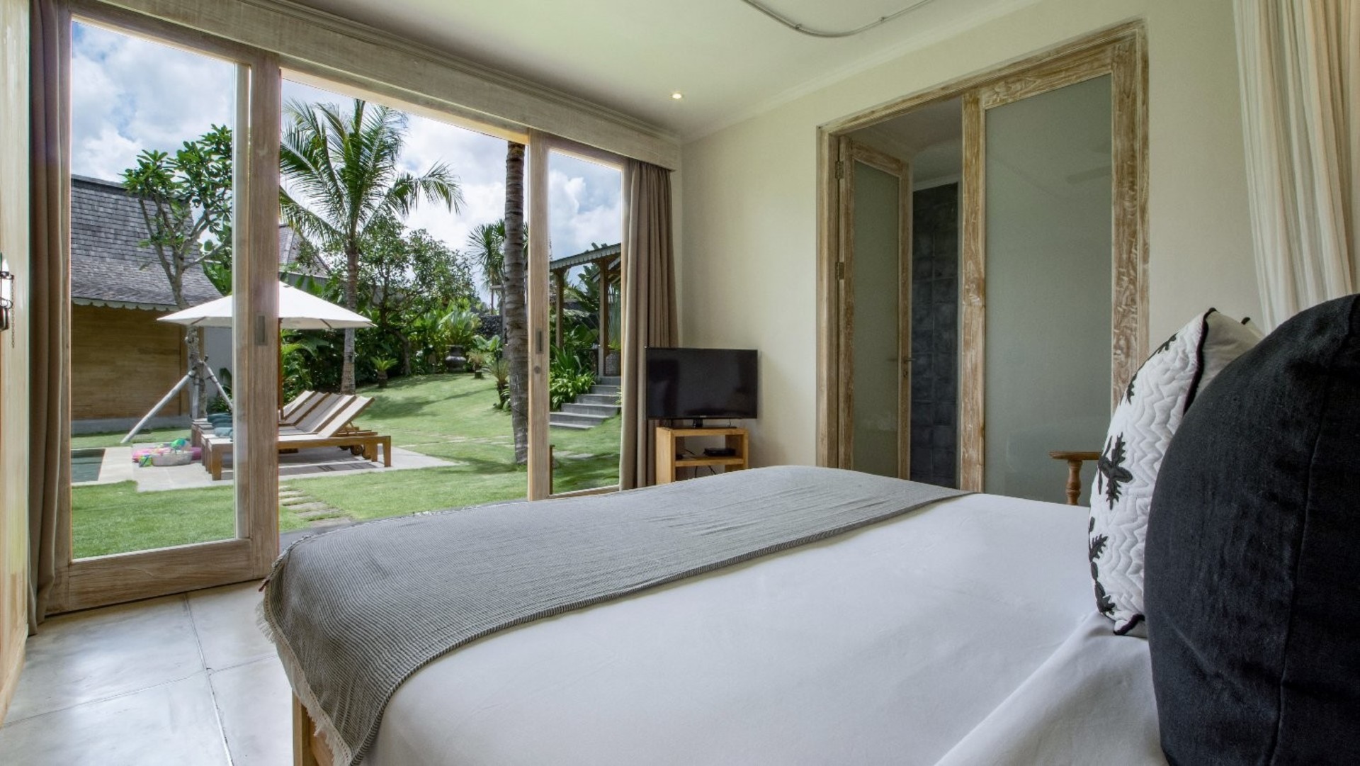 Wonderful 9BR Villa with Pool, Bali Villa Bali Villa 2218