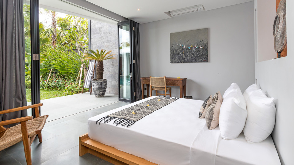 Cheerful 4BR Villa W/ Pool & Balcony, Bali Villa 2219