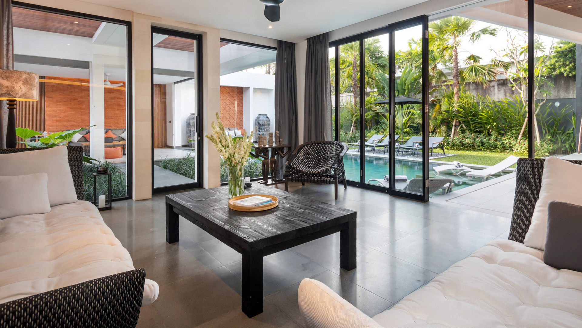 Cheerful 4BR Villa W/ Pool & Balcony, Bali Villa 2219