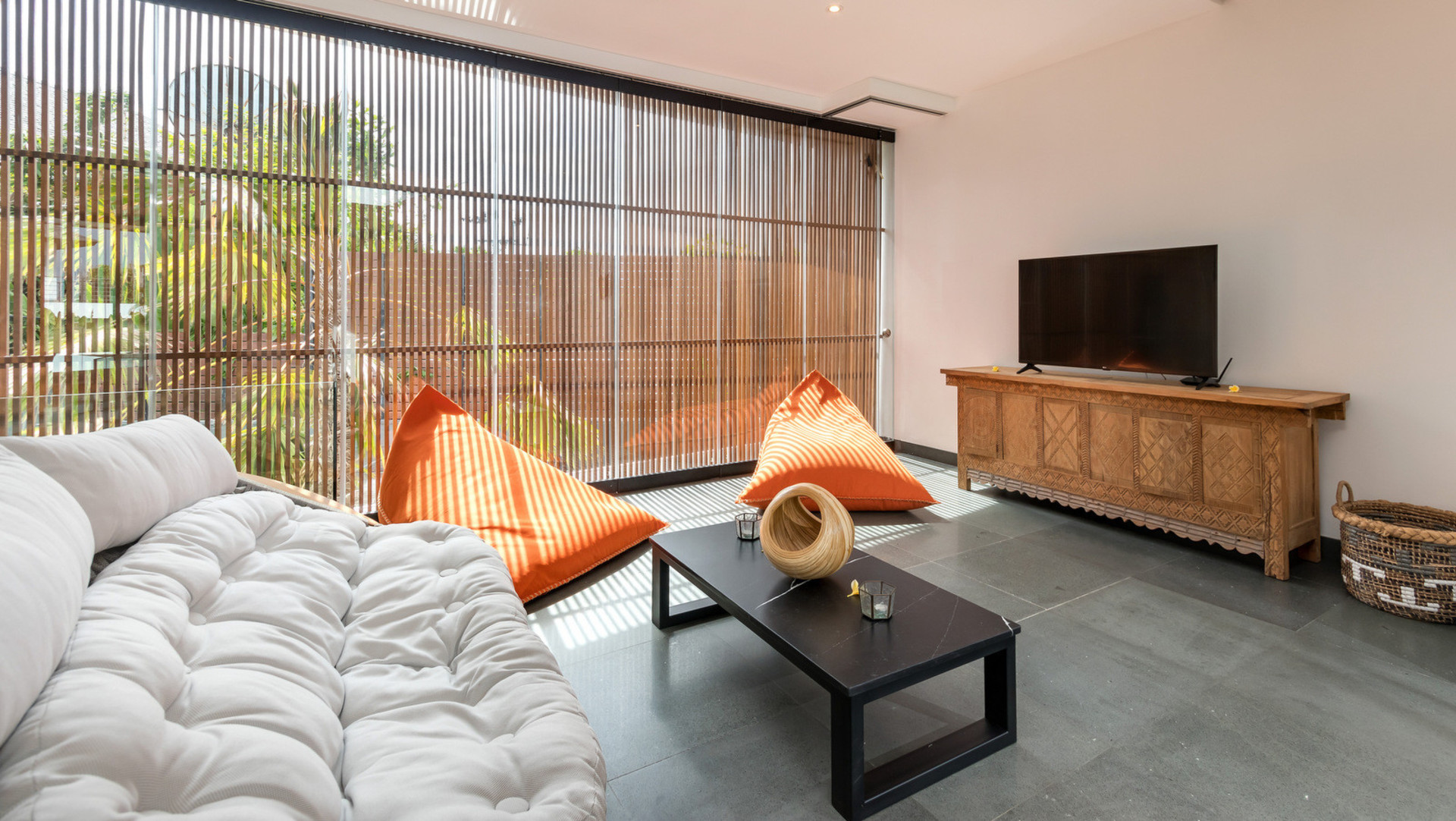 Cheerful 4BR Villa W/ Pool & Balcony, Bali Villa 2219