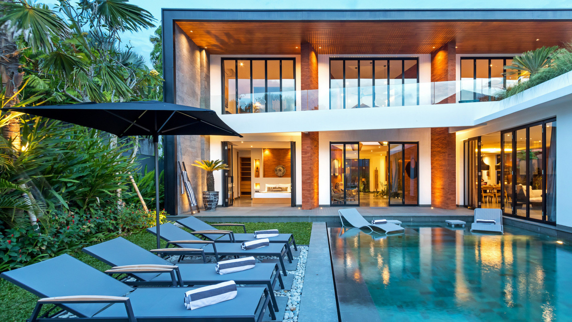 Cheerful 4BR Villa W/ Pool & Balcony, Bali Villa 2219