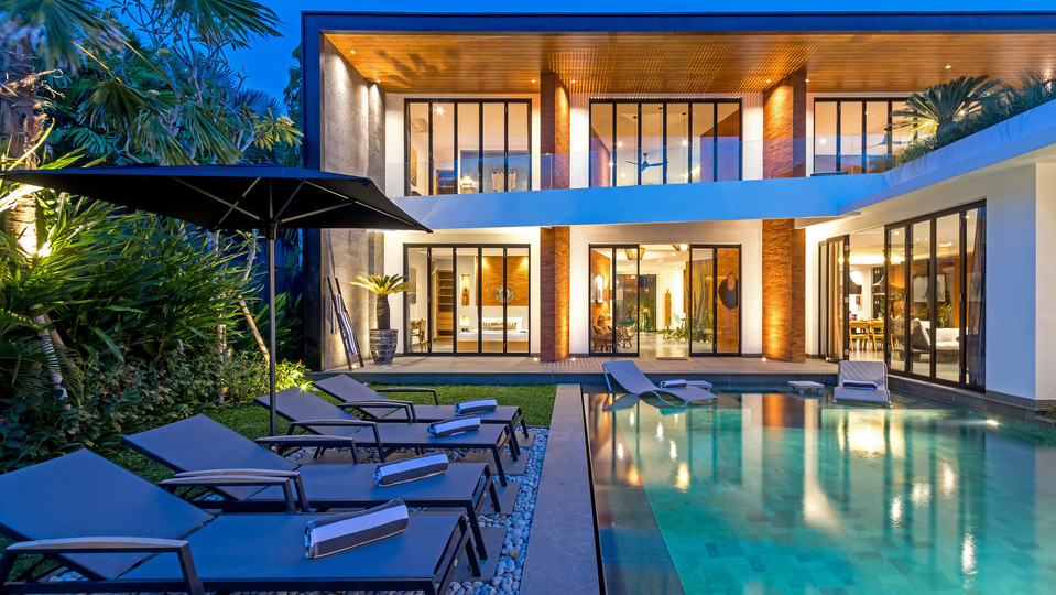 Cheerful 4BR Villa W/ Pool & Balcony, Bali Villa 2219