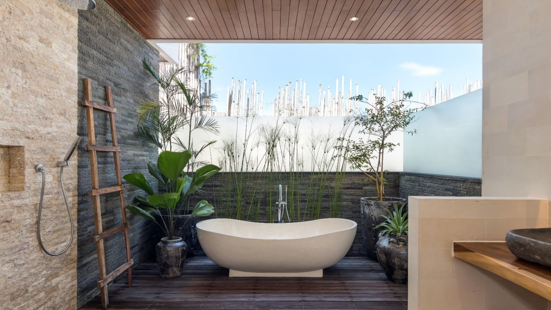 Modern 4BR Villa W/ Pool & Balcony, Bali Villa 2220