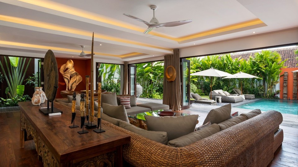 Modern 4BR Villa W/ Pool & Balcony, Bali Villa 2220