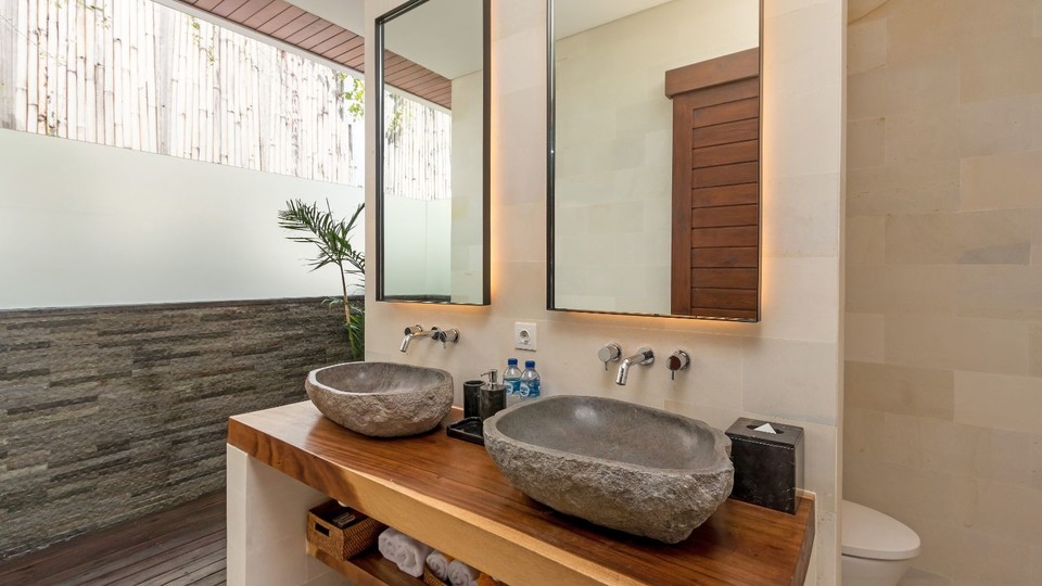 Modern 4BR Villa W/ Pool & Balcony, Bali Villa 2220