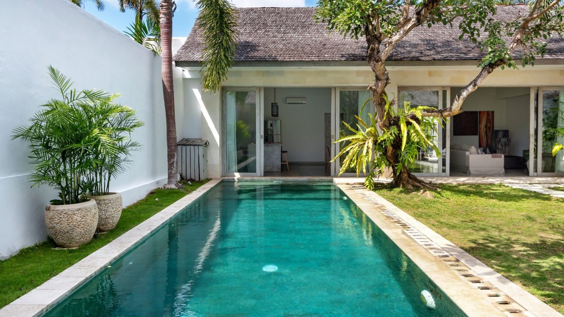 Sunny 3BR Villa Close to Beach W/ Pool, Bali Villa 2225