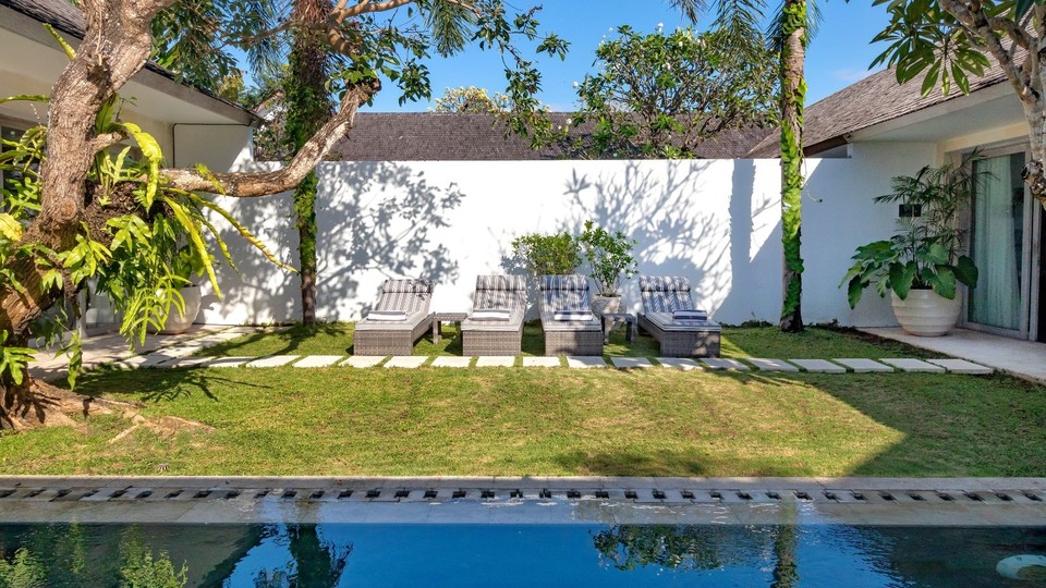 Sunny 3BR Villa Close to Beach W/ Pool, Bali Villa 2225
