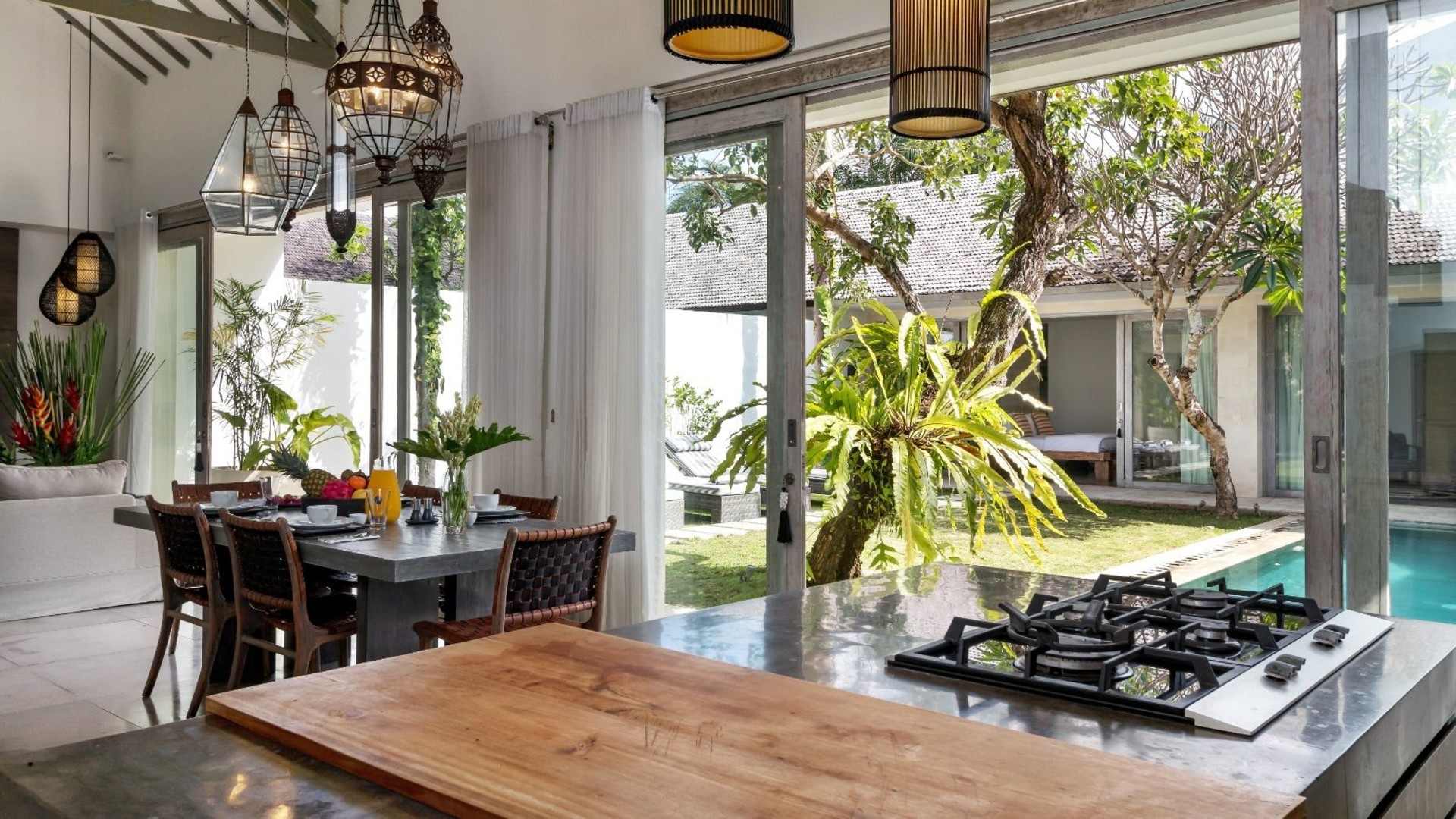 Sunny 3BR Villa Close to Beach W/ Pool, Bali Villa 2225