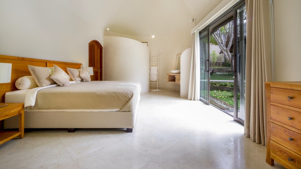 Spacious 2BR Villa W/ Pool & Garden, Bali Villa 2227