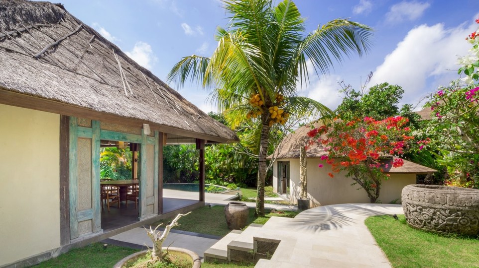 Spacious 2BR Villa W/ Pool & Garden, Bali Villa 2227