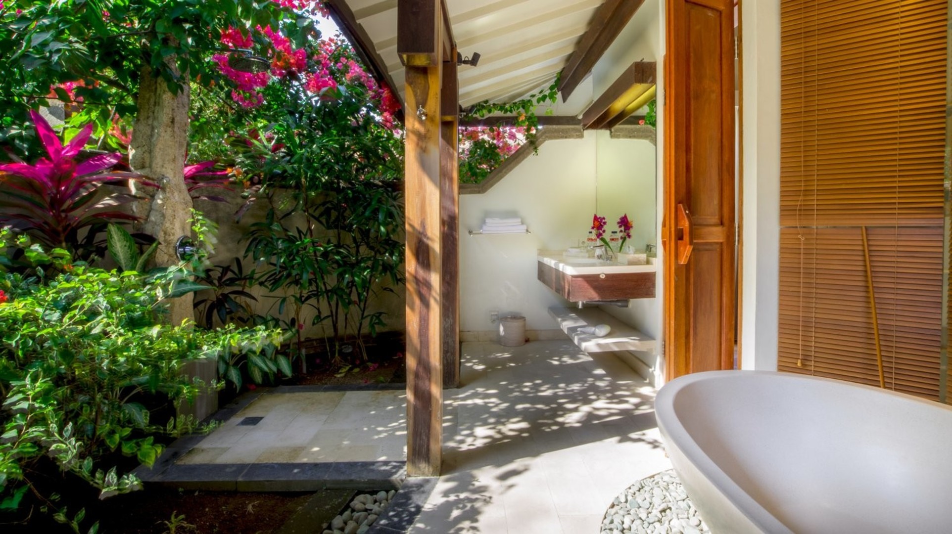 Fantastic 3BR Villa W/ Pool & Garden, Bali Villa 2228